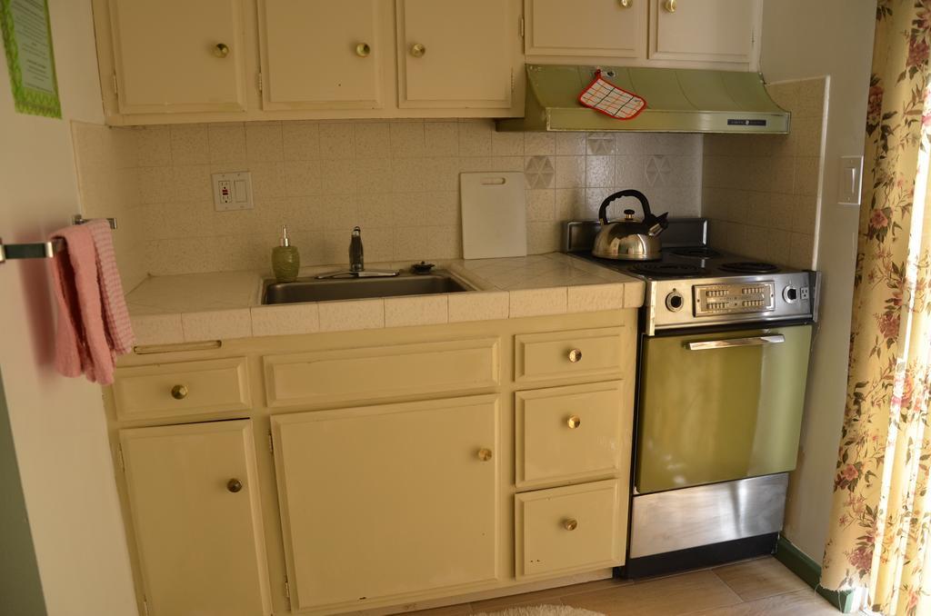 Sandpiper Springs Retreat & Spa Desert Hot Springs Room photo